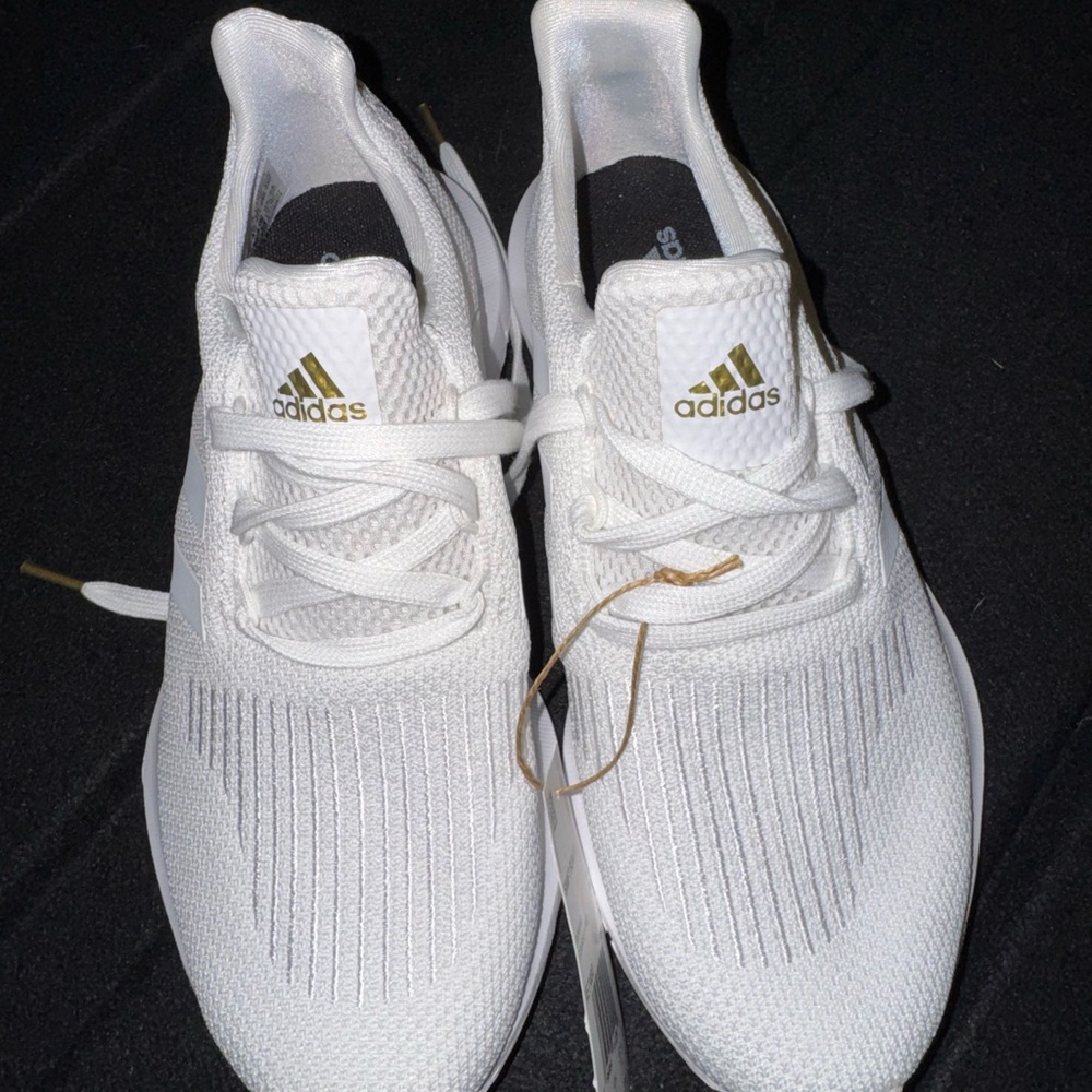 Adidas Swift Run White Sneakers women’s size 6